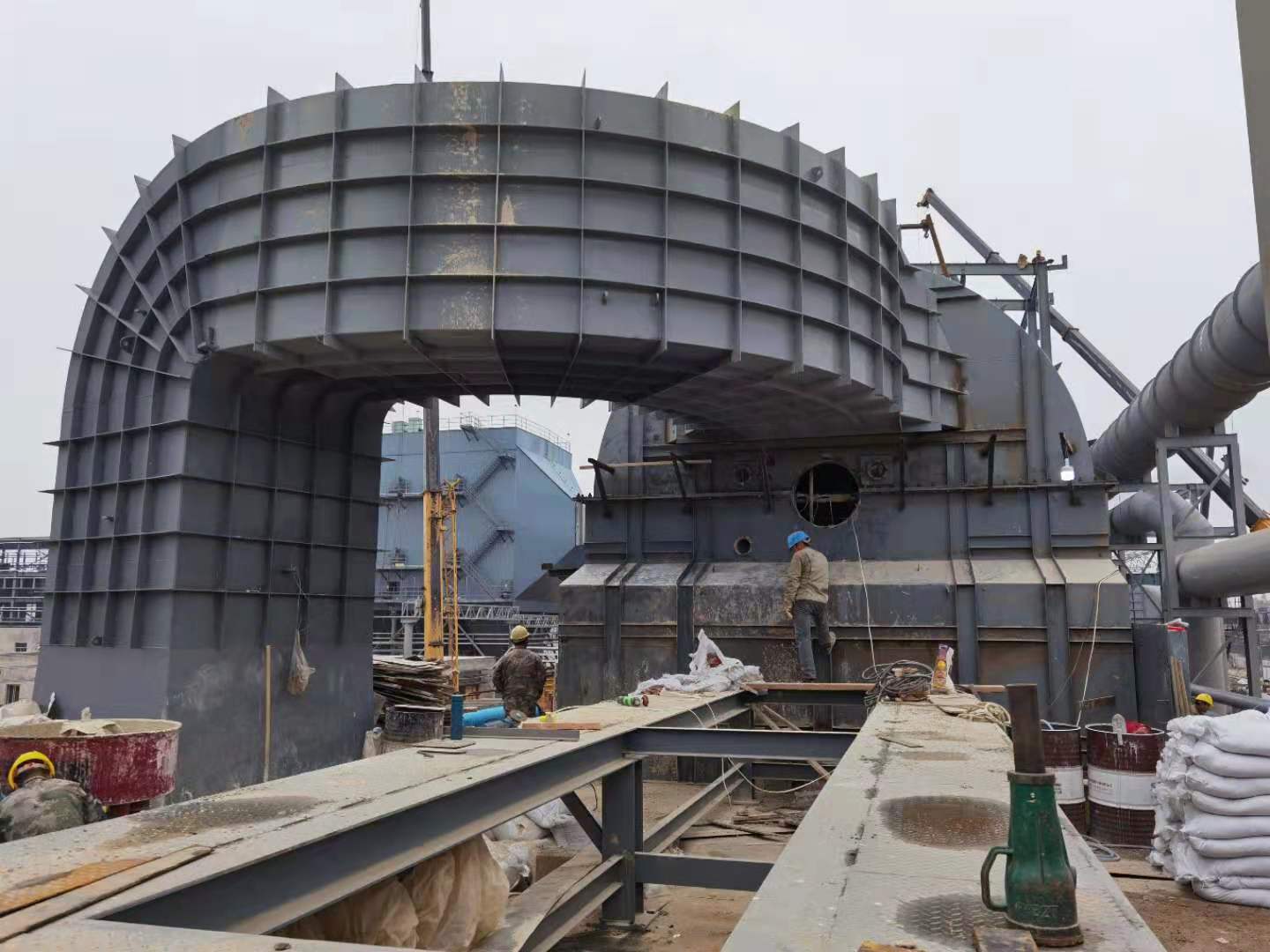 链篦机回转窑球团线施工